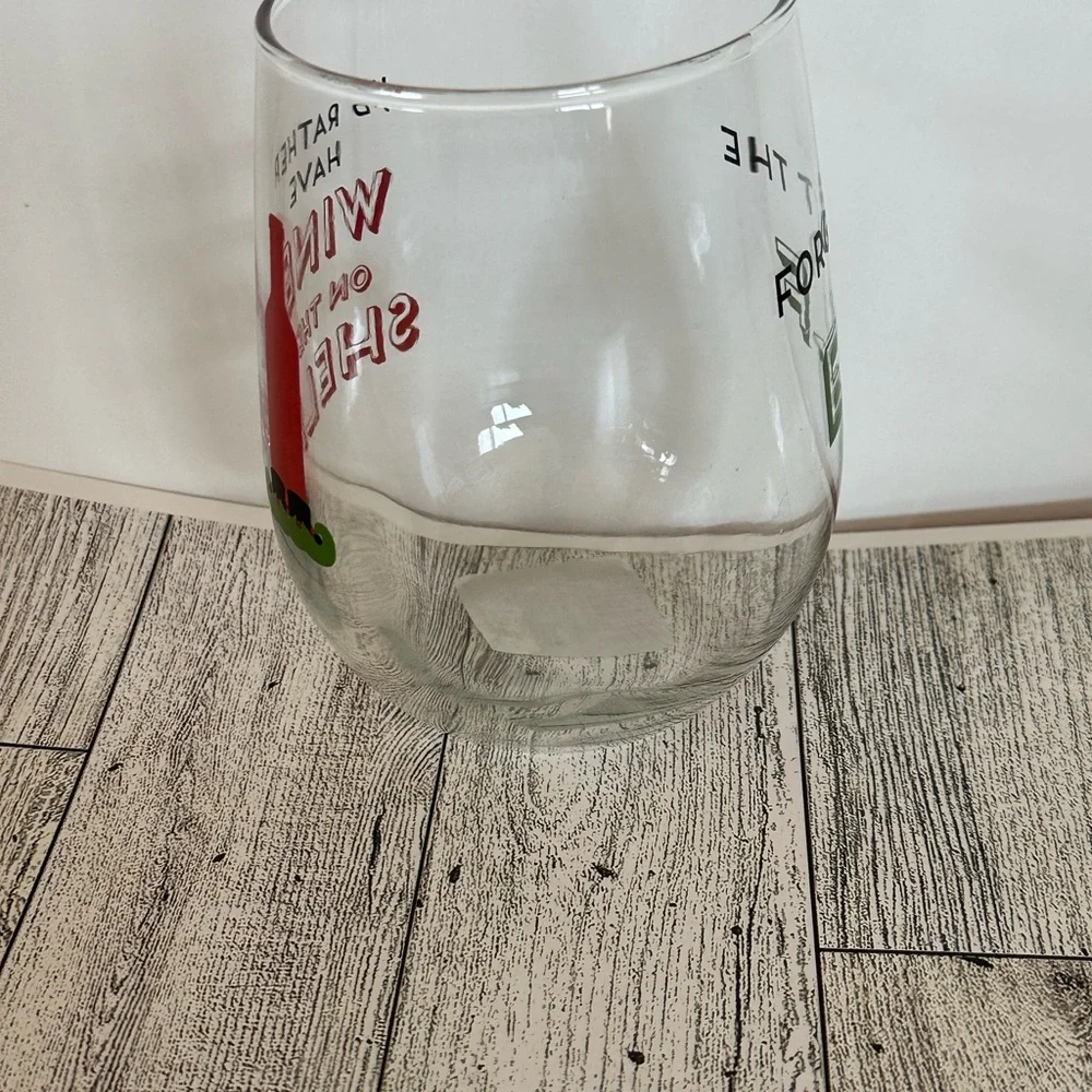 17 oz Wine on the shelf Christmas glass